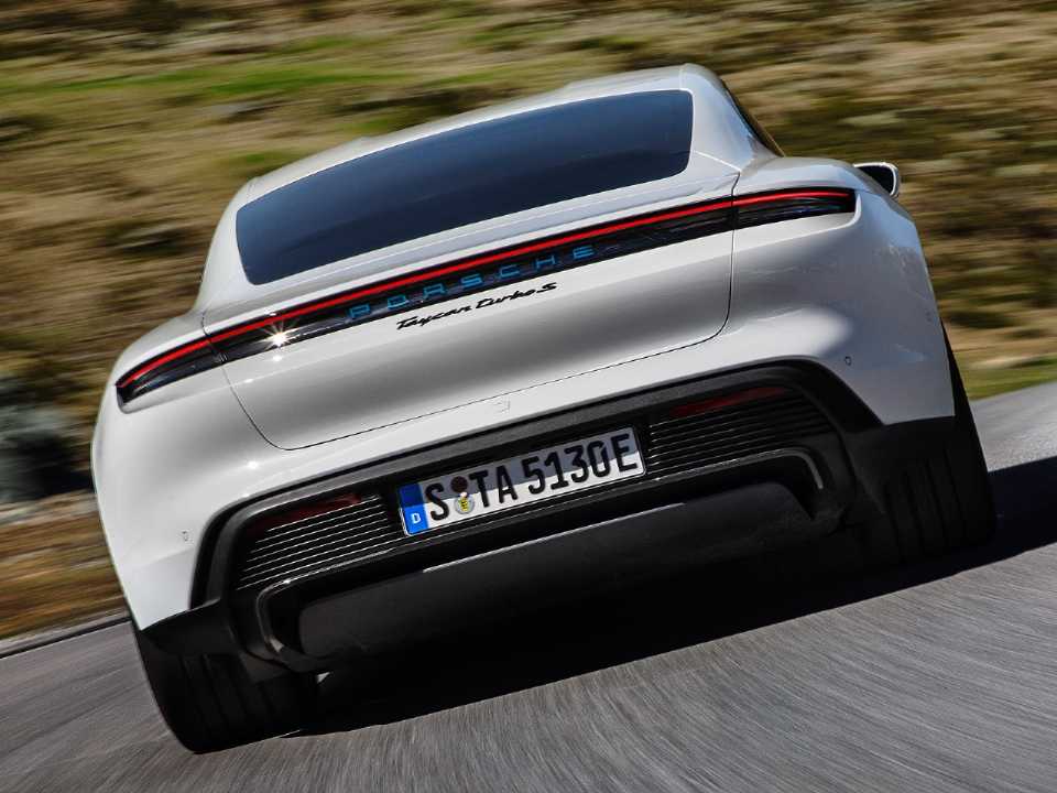 PorscheTaycan 2020 - traseira