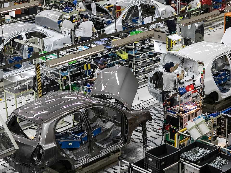 Acima a linha de produção em Sorocaba (SP): fábrica pode ser atualizada para receber o inédito SUV compacto