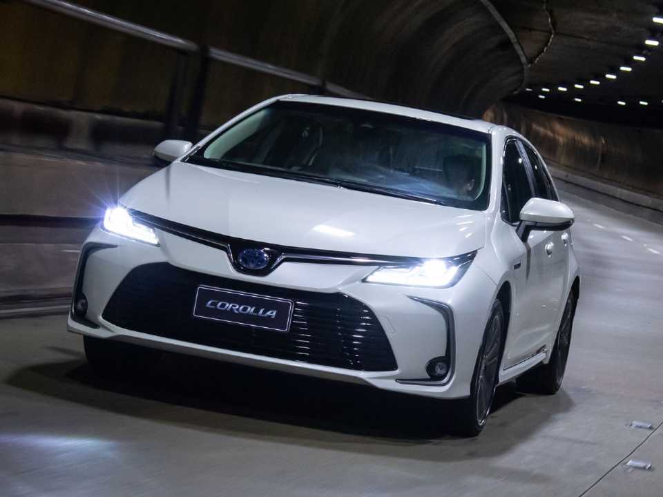 Toyota Corolla 2020 - ângulo frontal