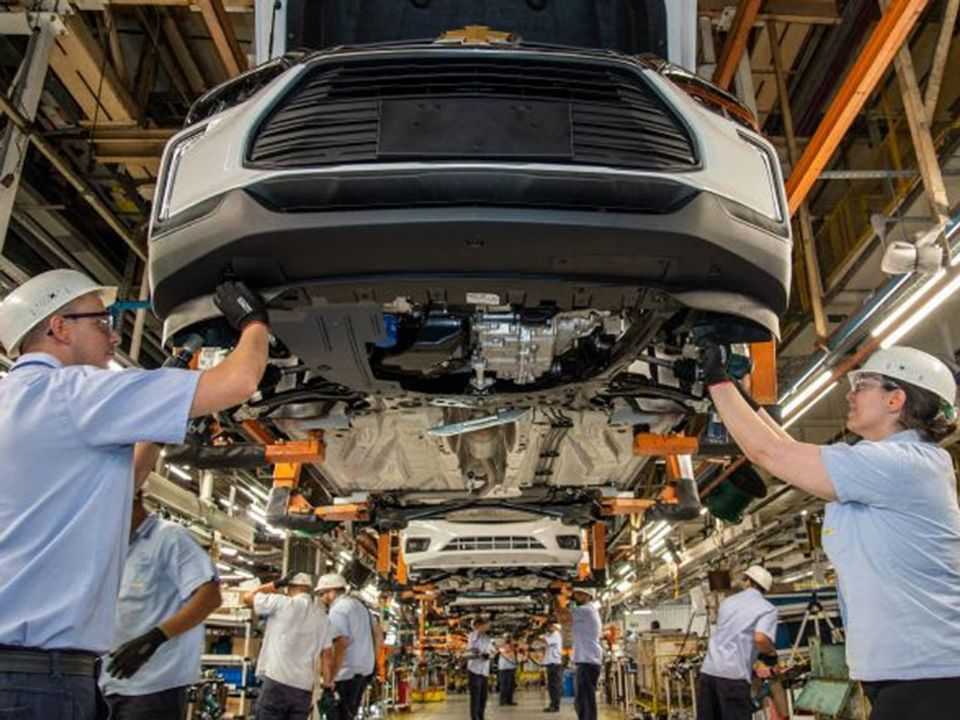 Acima a nova geração do Chevrolet Tracker sendo produzida em São Caetano do Sul (SP)
