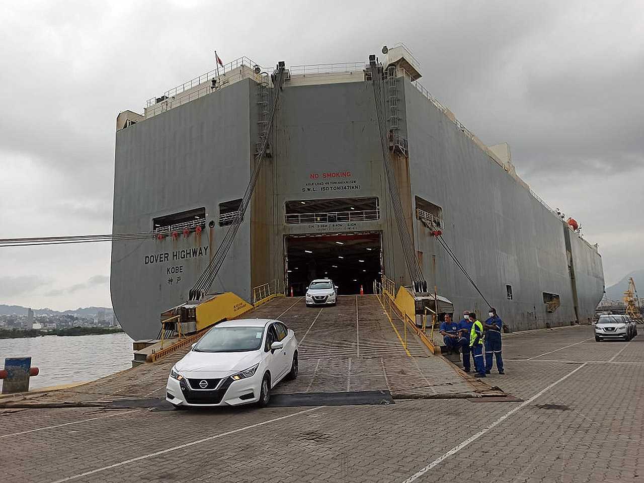 Primeiras unidades da nova gerao do Nissan Versa desembarcam no Brasil