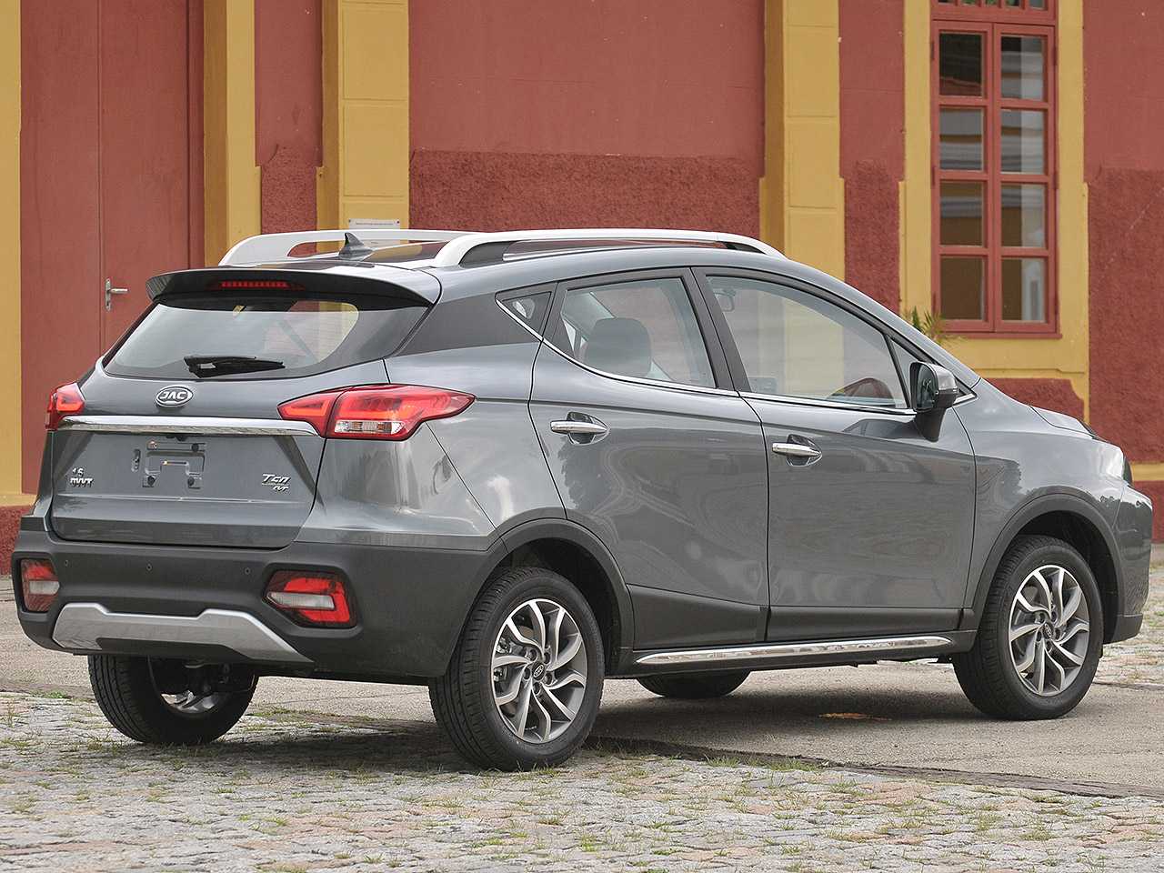 JAC�T50 - Foto 3 de 113 - 1600 x 1200 pixels2021 - �ngulo traseiro