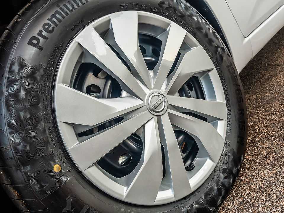 NissanVersa 2021 - rodas