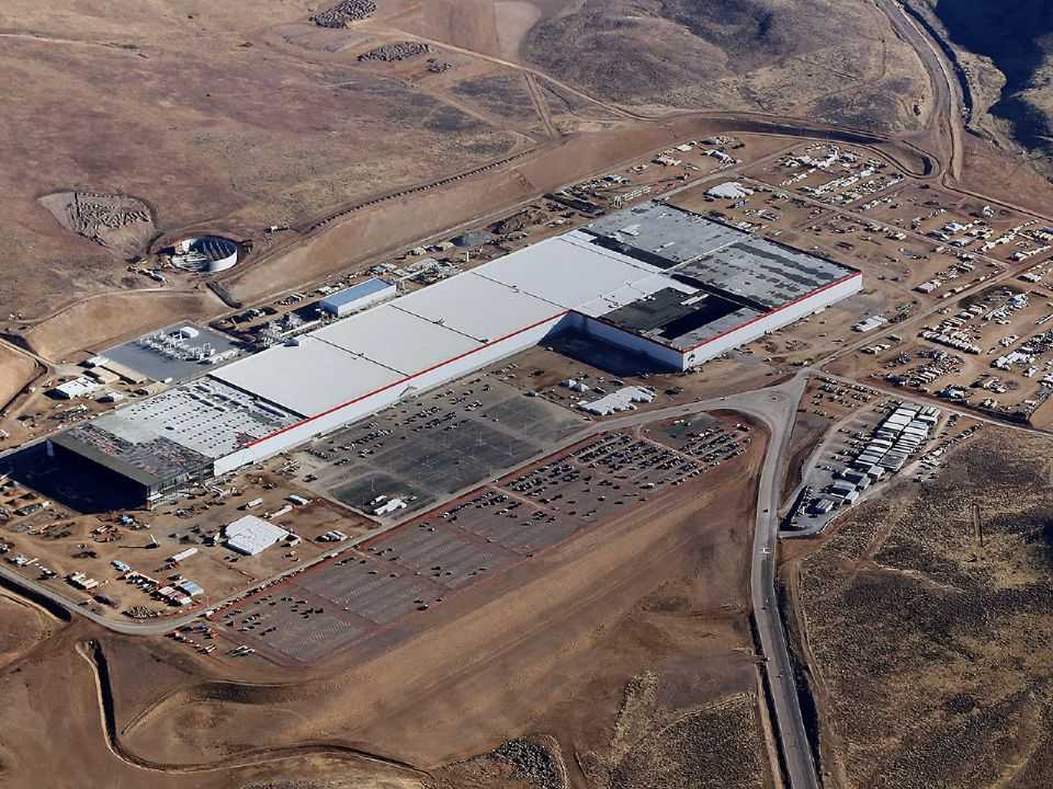 Vista aérea da Gigafactory 1, fábrica da Tesla em Nevada (EUA)