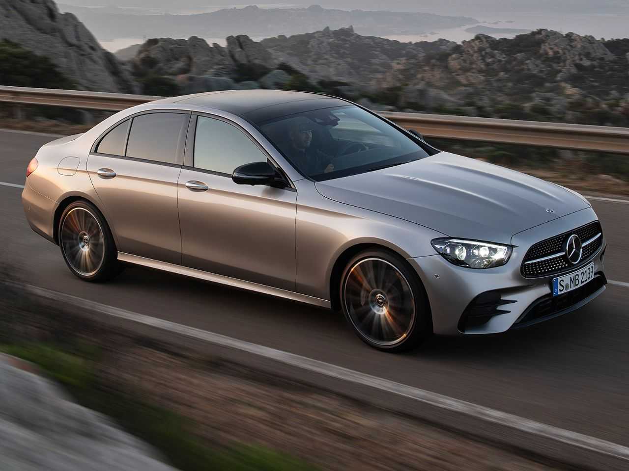 Mercedes-Benz�Classe E - Foto 20 de 23 - 1600 x 1200 pixels2021 - �ngulo frontal