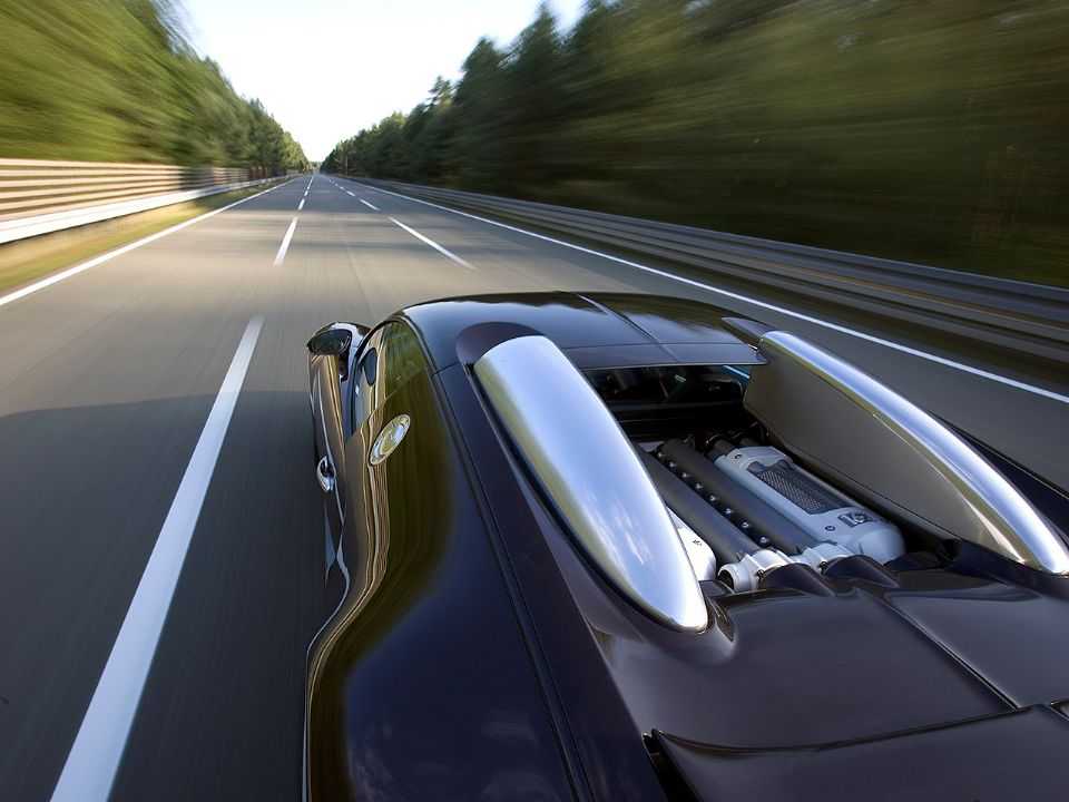 Veyron 16.4: há 15 anos, modelo tornou-se o primeiro carro a ultrapassar a barreira dos 400 km/h Veyron 16.4: há 15 anos, modelo tornou-se o primeiro carro a ultrapassar a barreira dos 400 km/h
