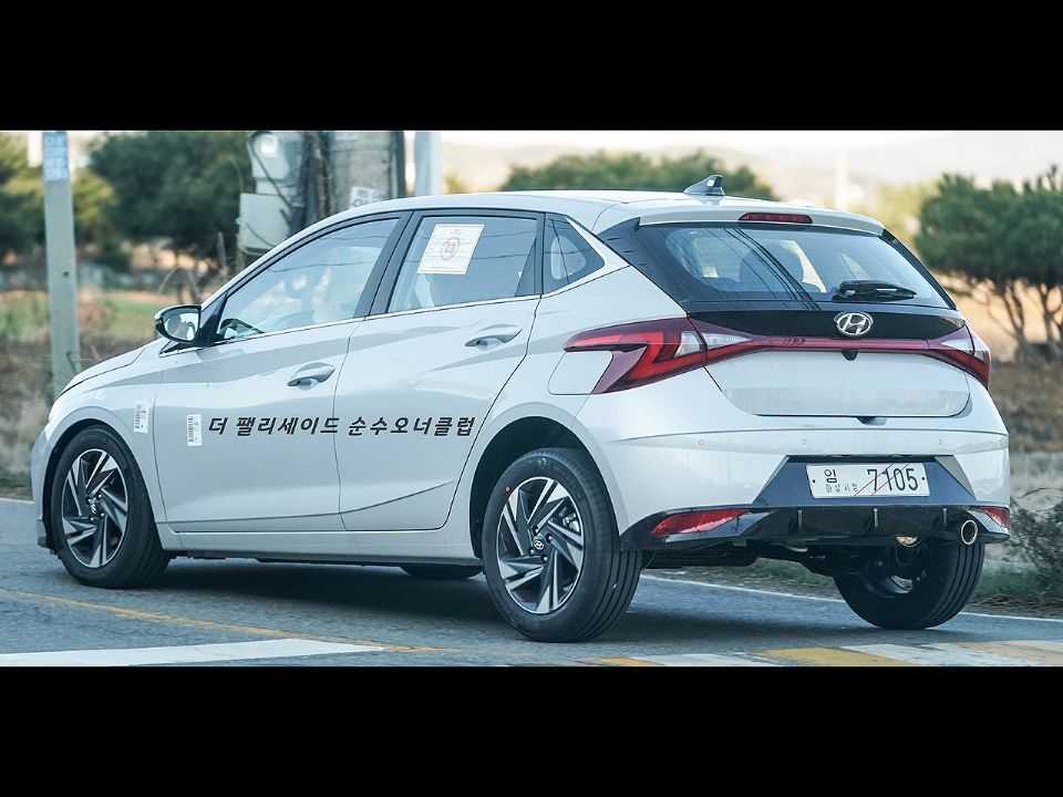 Nova geração do Hyundai i20 flagrada nas ruas