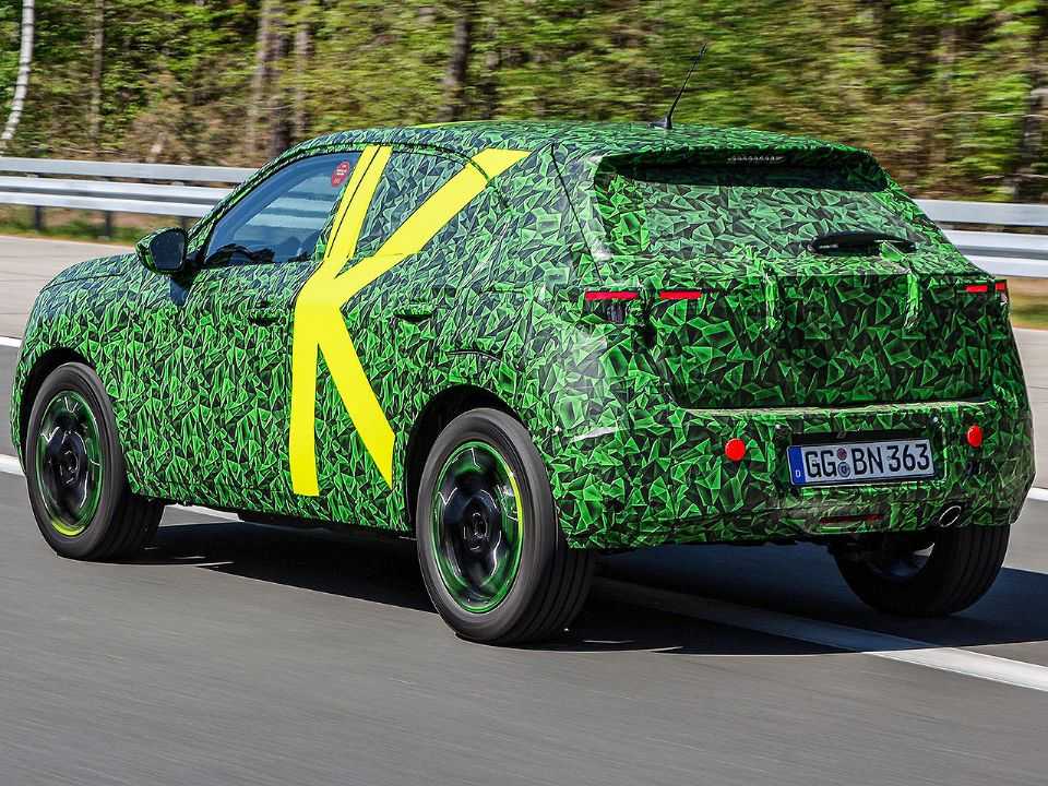 Primeiras imagens oficiais da nova geração do Opel Mokka ainda sob disfarce Primeiras imagens oficiais da nova geração do Opel Mokka ainda sob disfarce