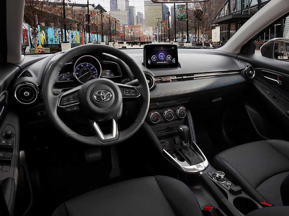 Detalhe do interior do Toyota Yaris 2020 vendido nos EUA