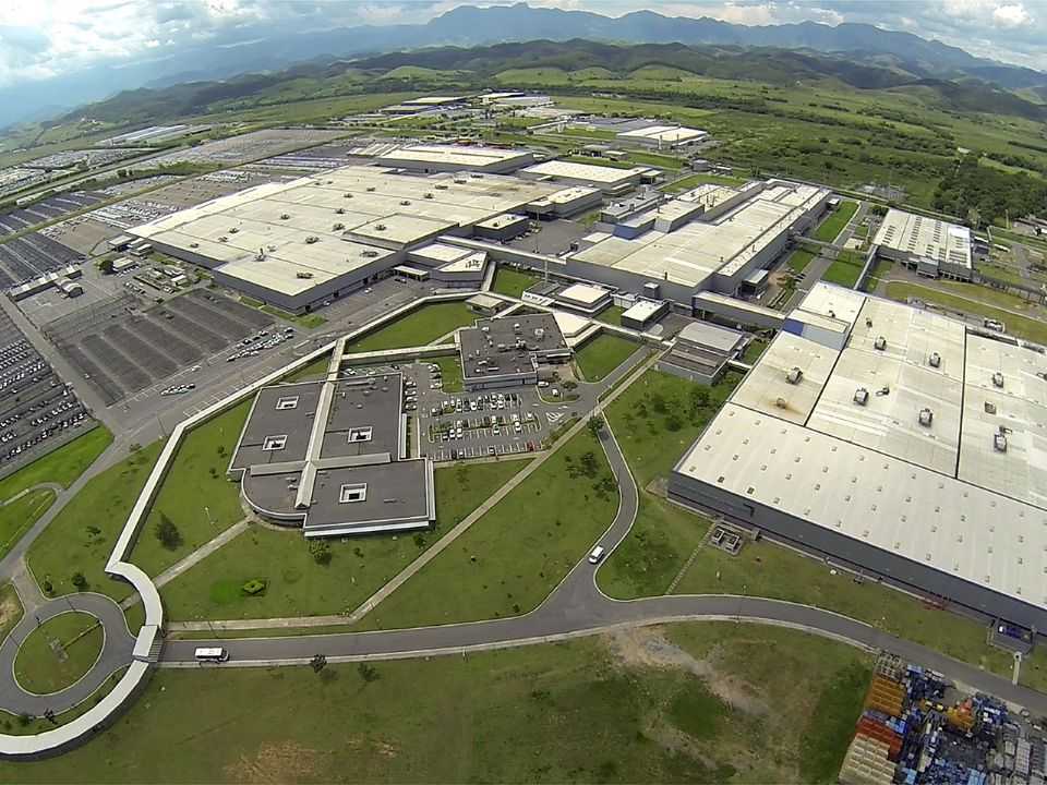 Fotografia aérea da fábrica da PSA em Porto Real (RJ)