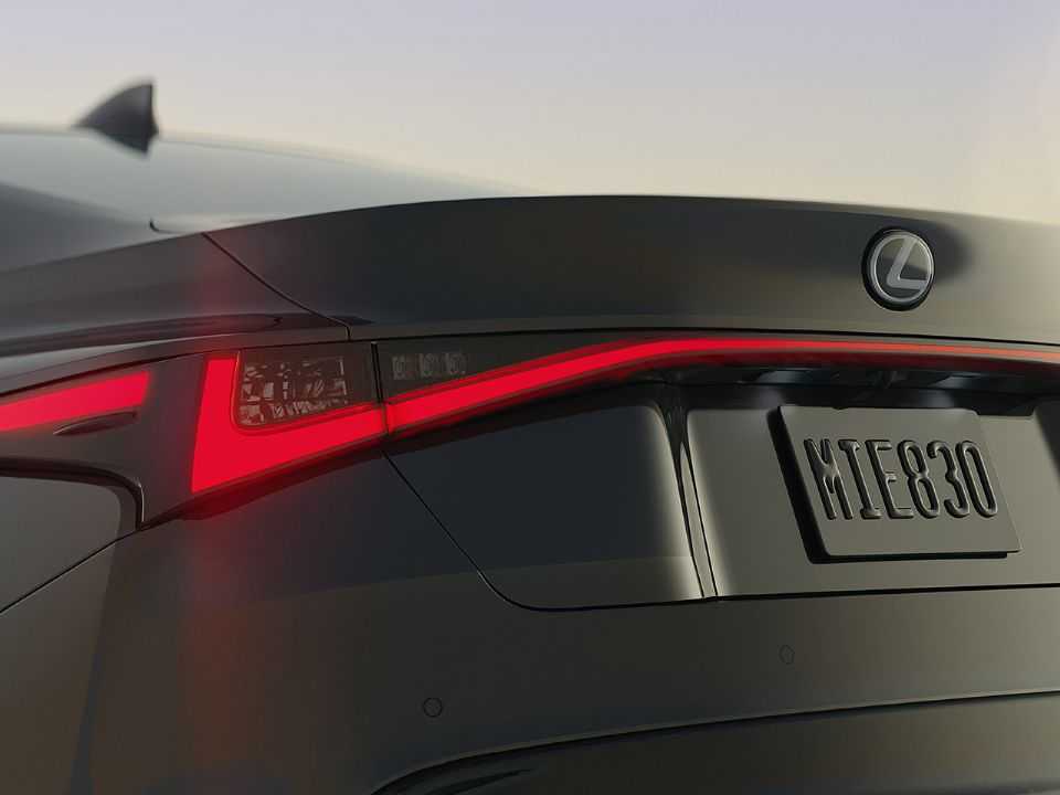 Lexus�IS 2021 - lanternas