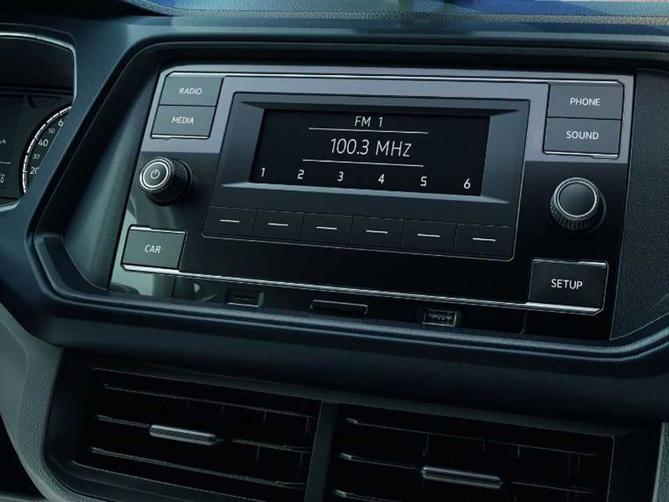 Versão para PcD do T-Cross deve sair de fábrica com o mesmo rádio aplicado nas versões de entrada do SUV