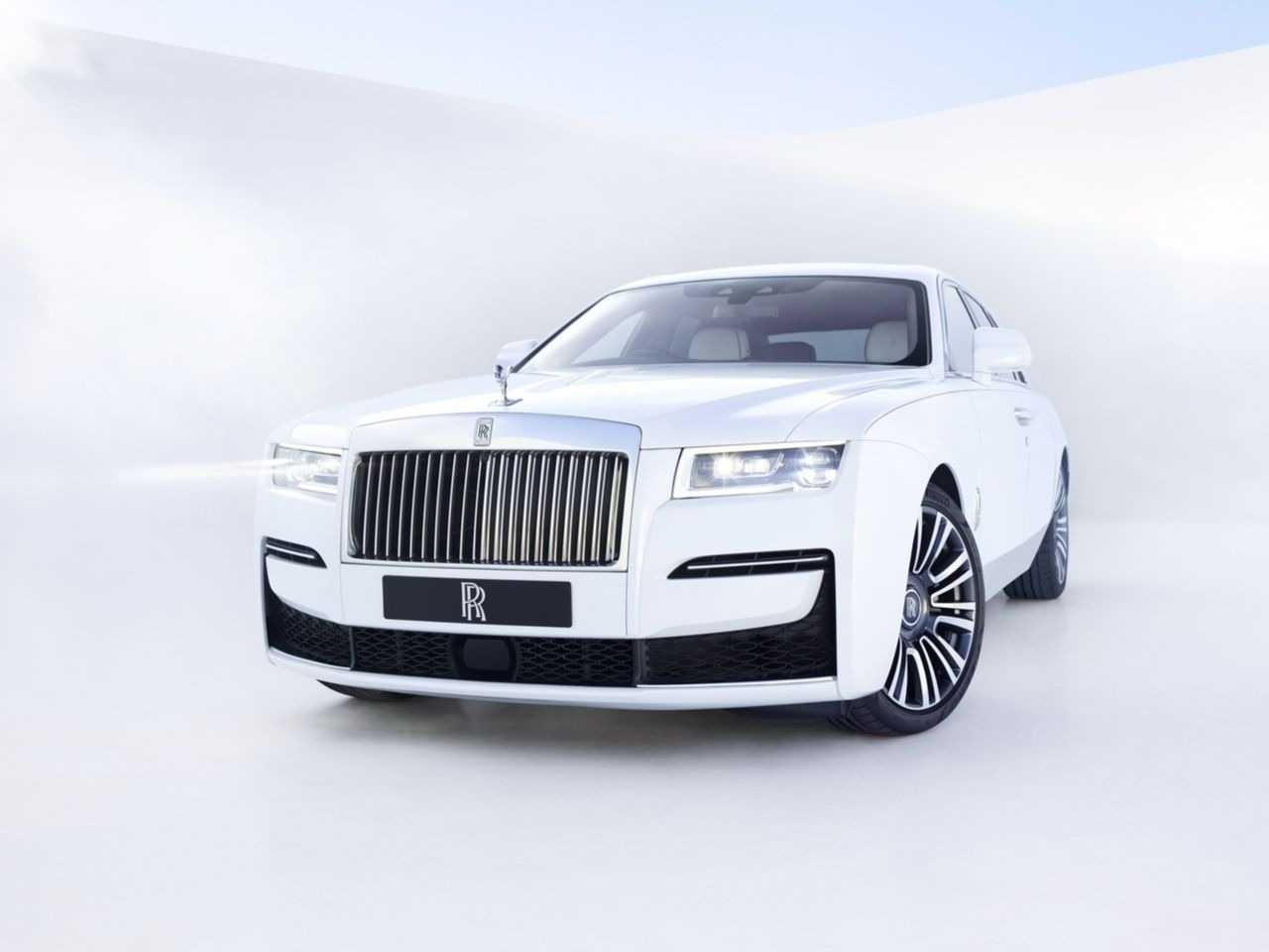 Rolls-RoyceGhost 2021 - ngulo frontal