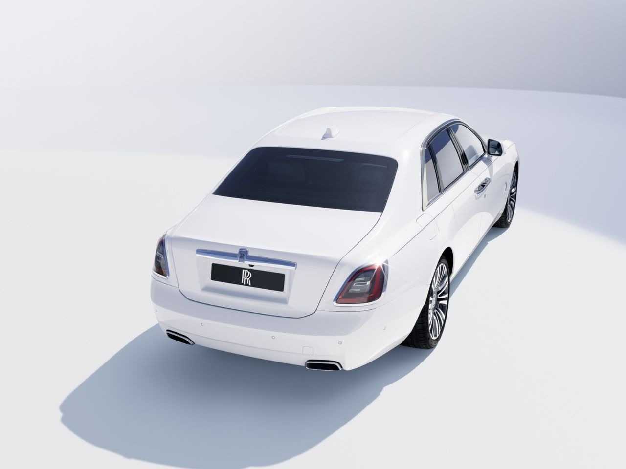 Rolls-RoyceGhost 2021 - ngulo traseiro