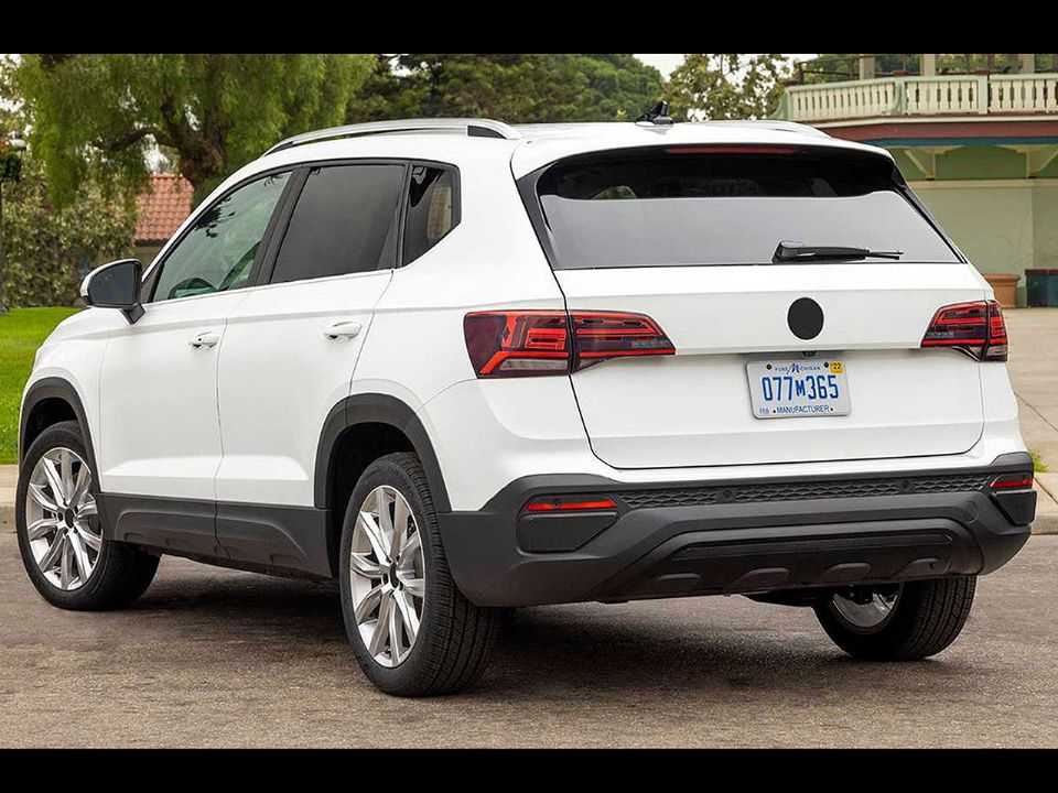 Acima o VW Taos levemente camuflado que será vendido nos EUA