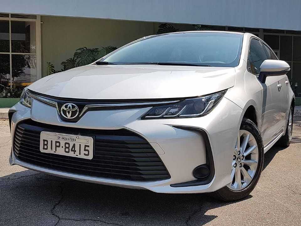 Toyota Corolla 2021 - ângulo frontal