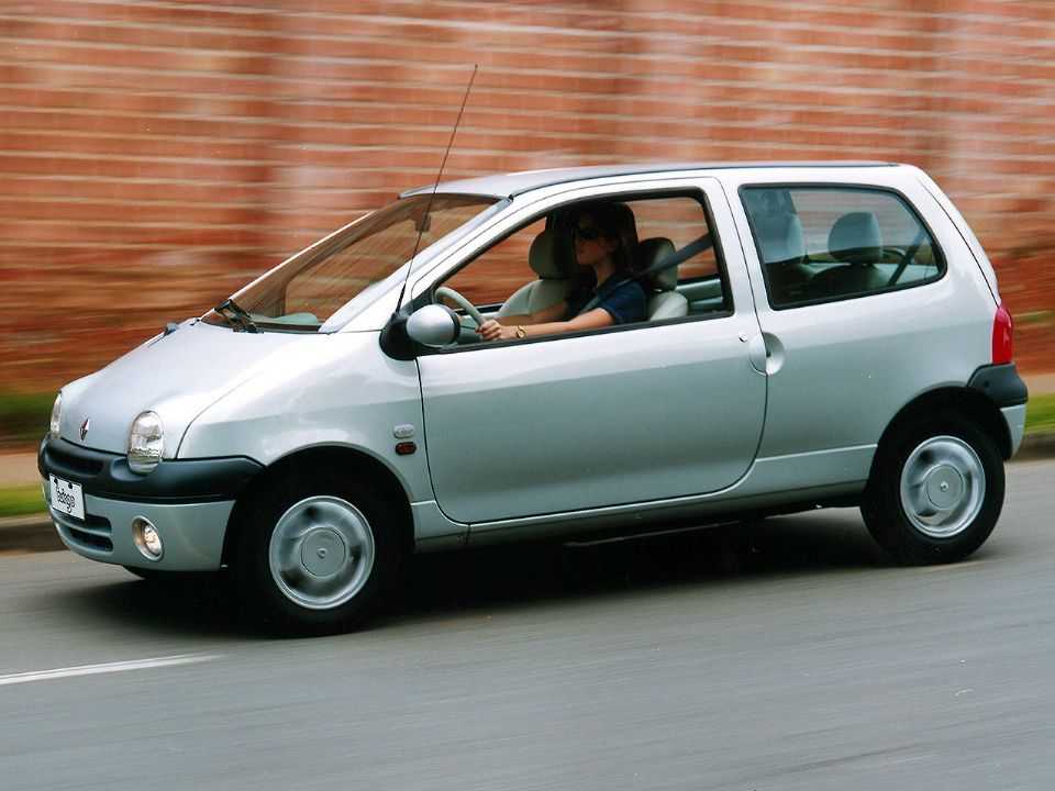 Acima o Renault Twingo que foi comercializado no Brasil entre os anos 1990 e começo de 2000