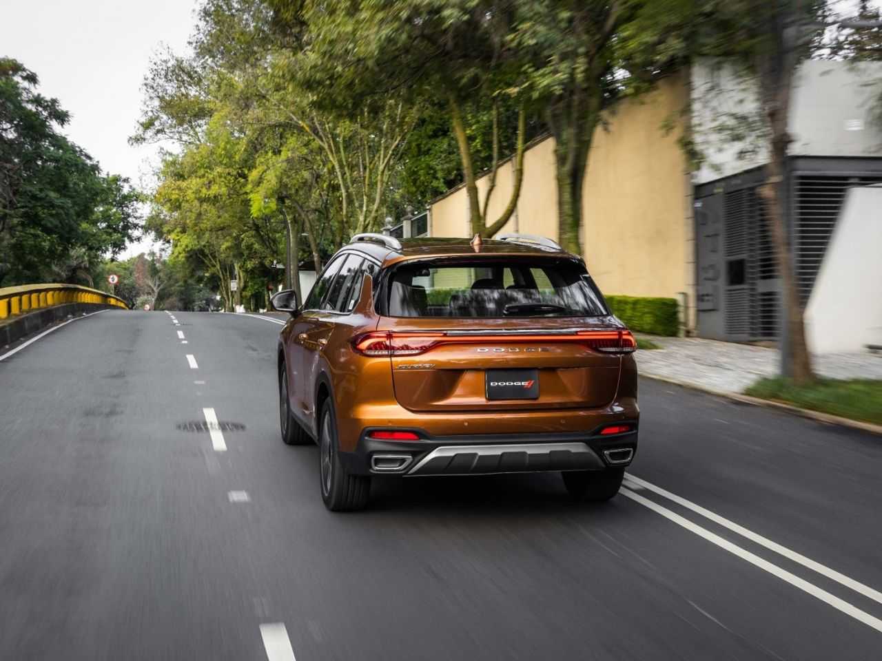 Dodge�Journey - Foto 3 de 15 - 1600 x 1200 pixels2022 - traseira