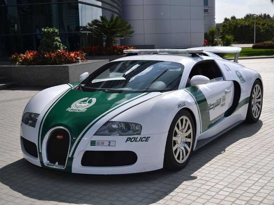 Acima o Bugatti Veyron utilizado pela força policial de Dubai