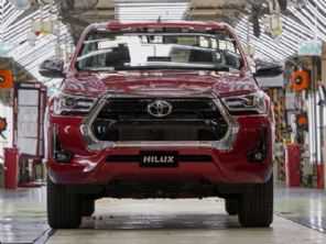 Alcançando R$ 306 mil, Toyota Hilux SRX fica mais equipada na linha 2022