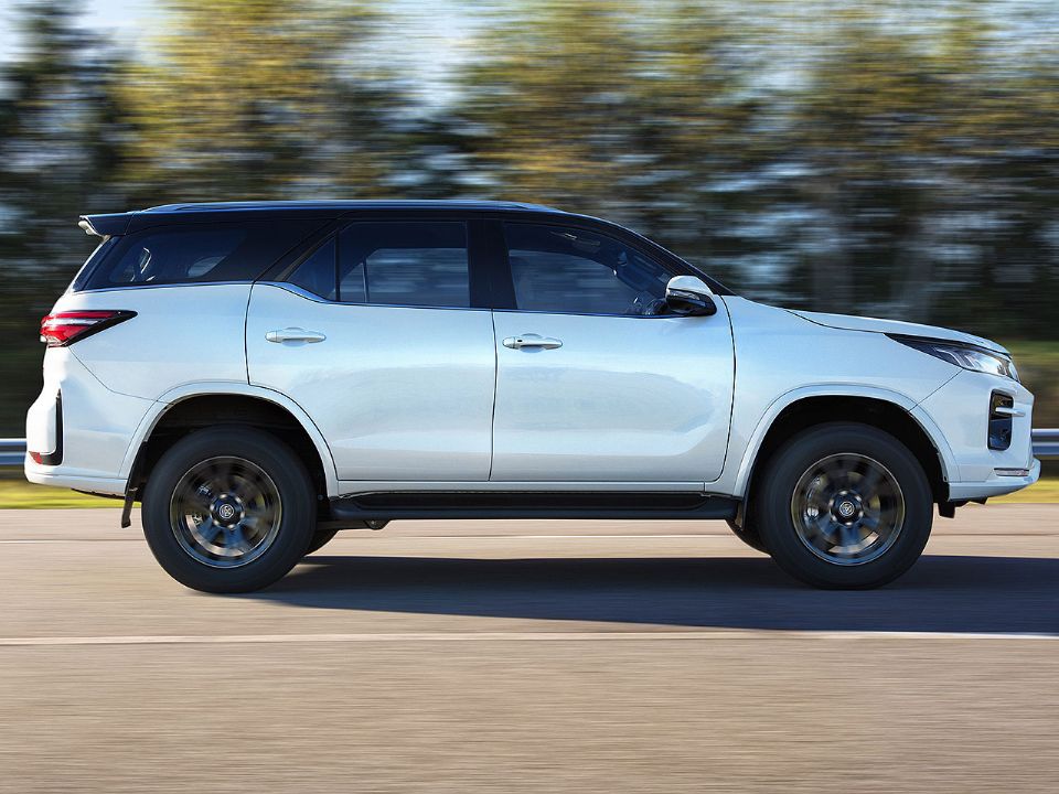 Toyota�SW4 2022 - lateral