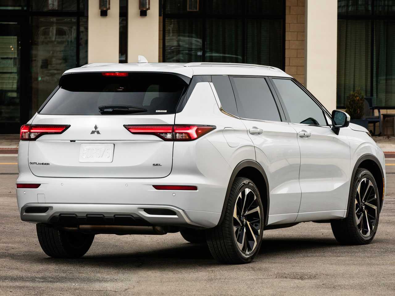 Mitsubishi�Outlander 2022 - �ngulo traseiro