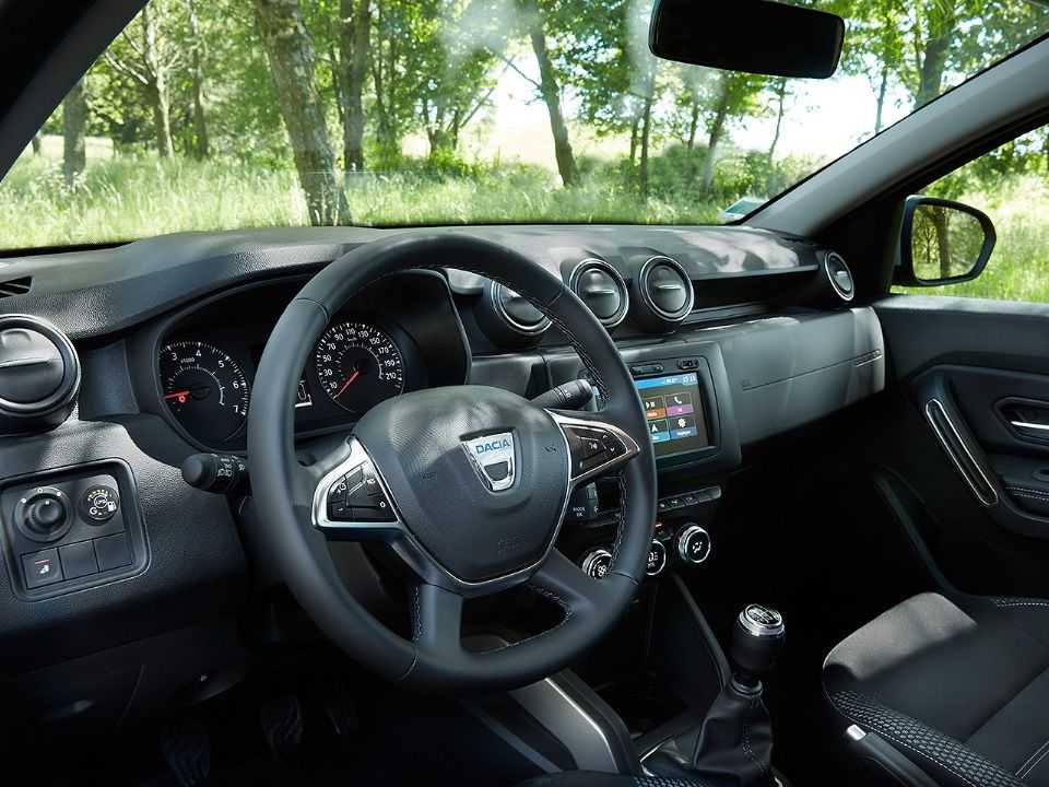 Interior do Dacia Duster europeu