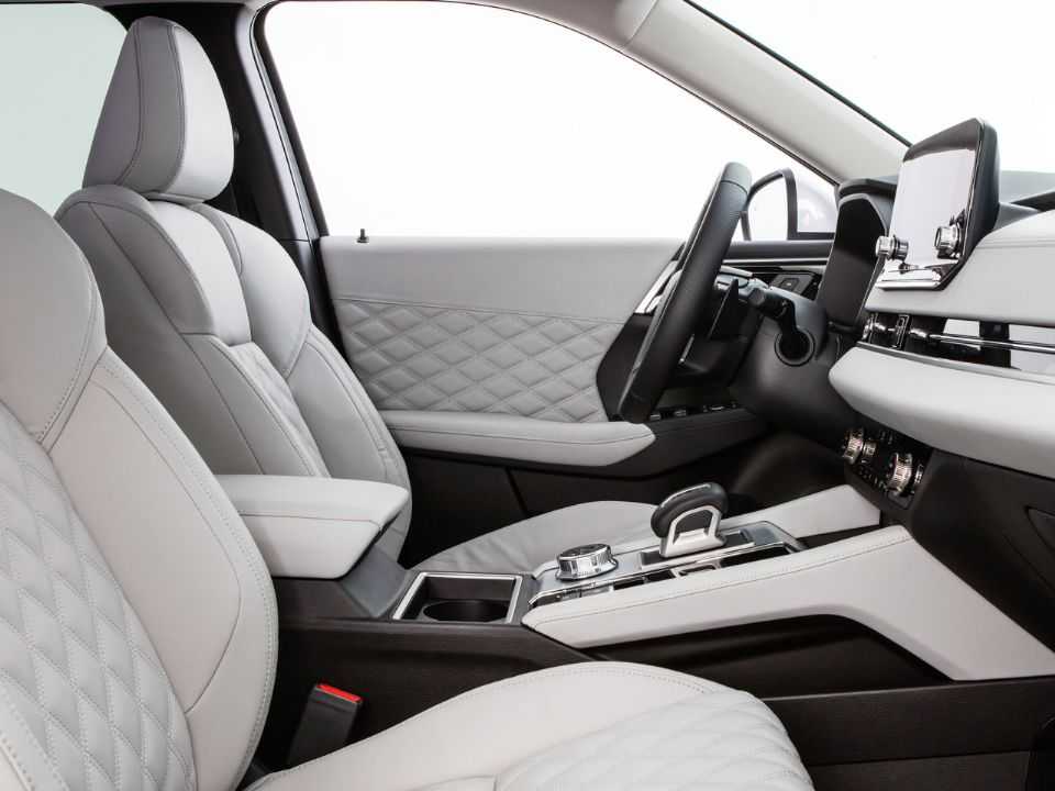 Mitsubishi�Outlander 2022 - bancos dianteiros