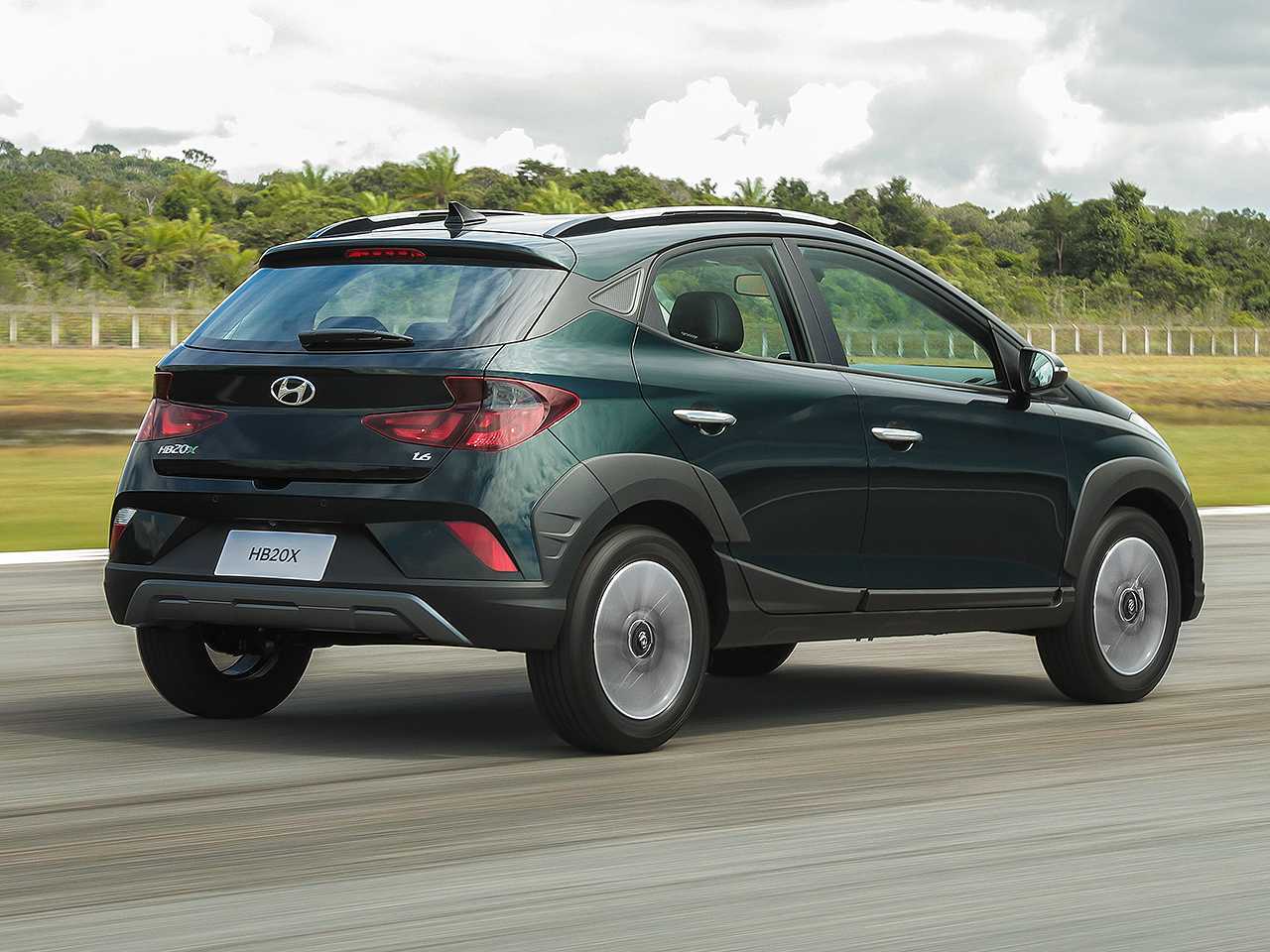 Hyundai�HB20X 2021 - �ngulo traseiro