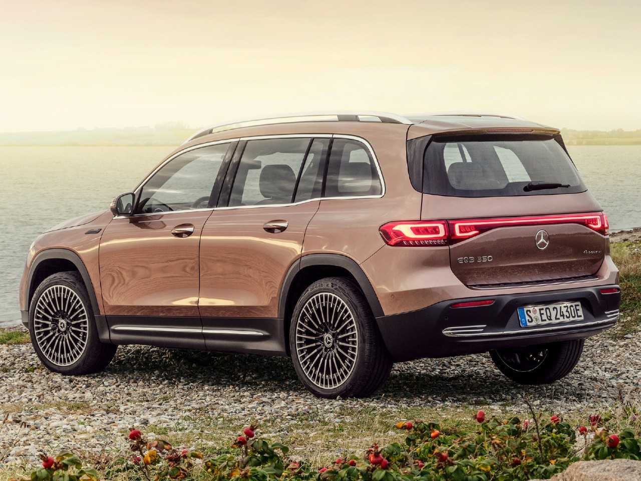 Mercedes-Benz�EQB - Foto 3 de 5 - 1600 x 1200 pixels2022 - �ngulo traseiro
