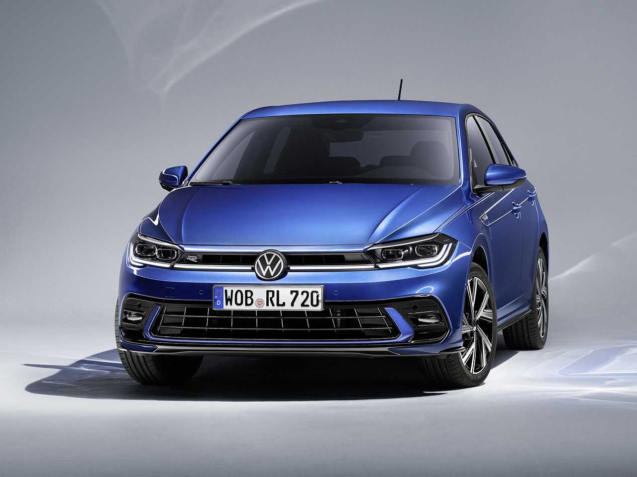 Primeira imagem oficial do novo Polo europeu: VW ganha opção de apelo esportivo R-Line