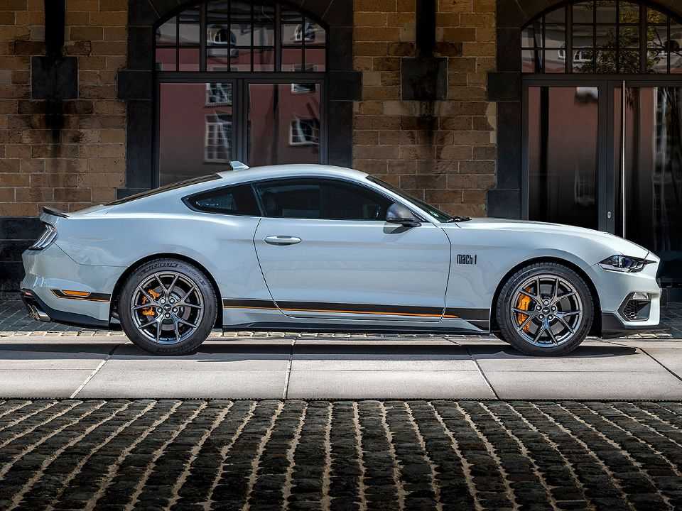 FordMustang 2021 - lateral