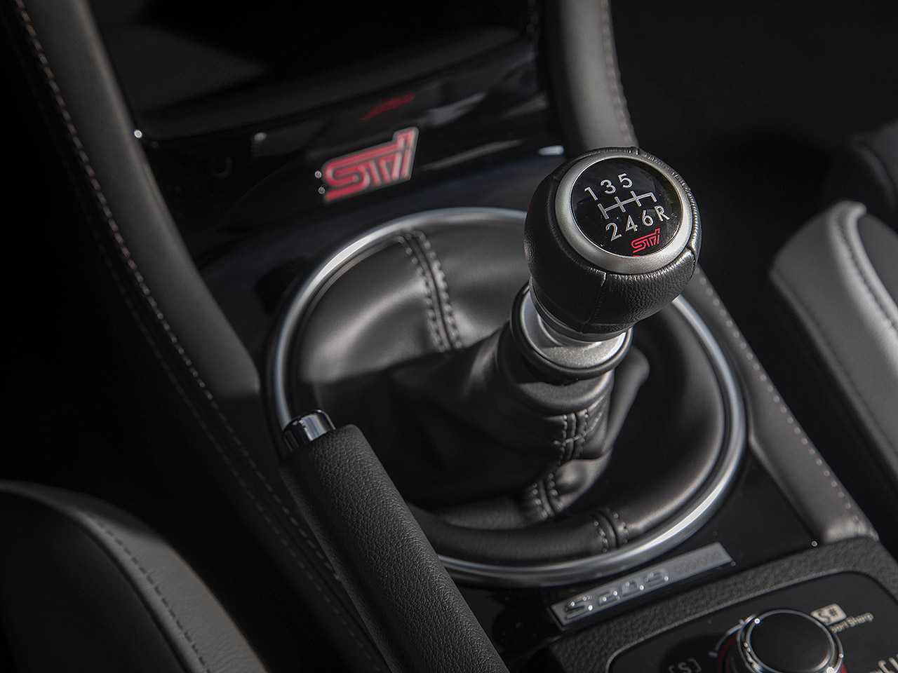 Modelos de nicho, como o Subaru WRX STI, devem manter o câmbio manual por mais tempo