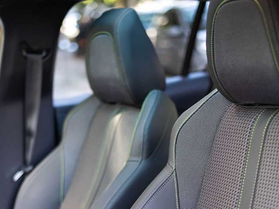 Peugeot�208 2022 - bancos dianteiros