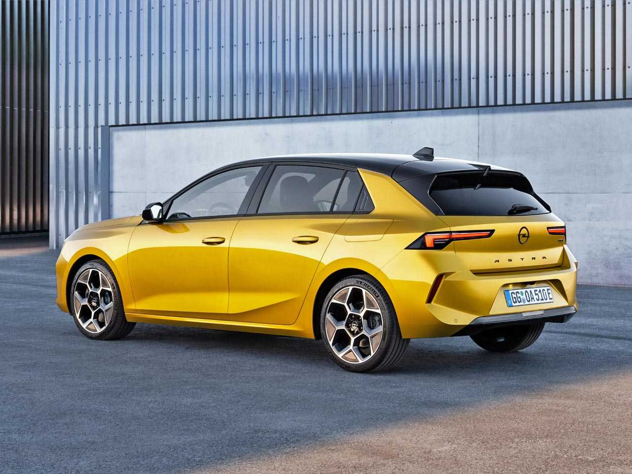 Opel�Astra 2022 - �ngulo traseiro