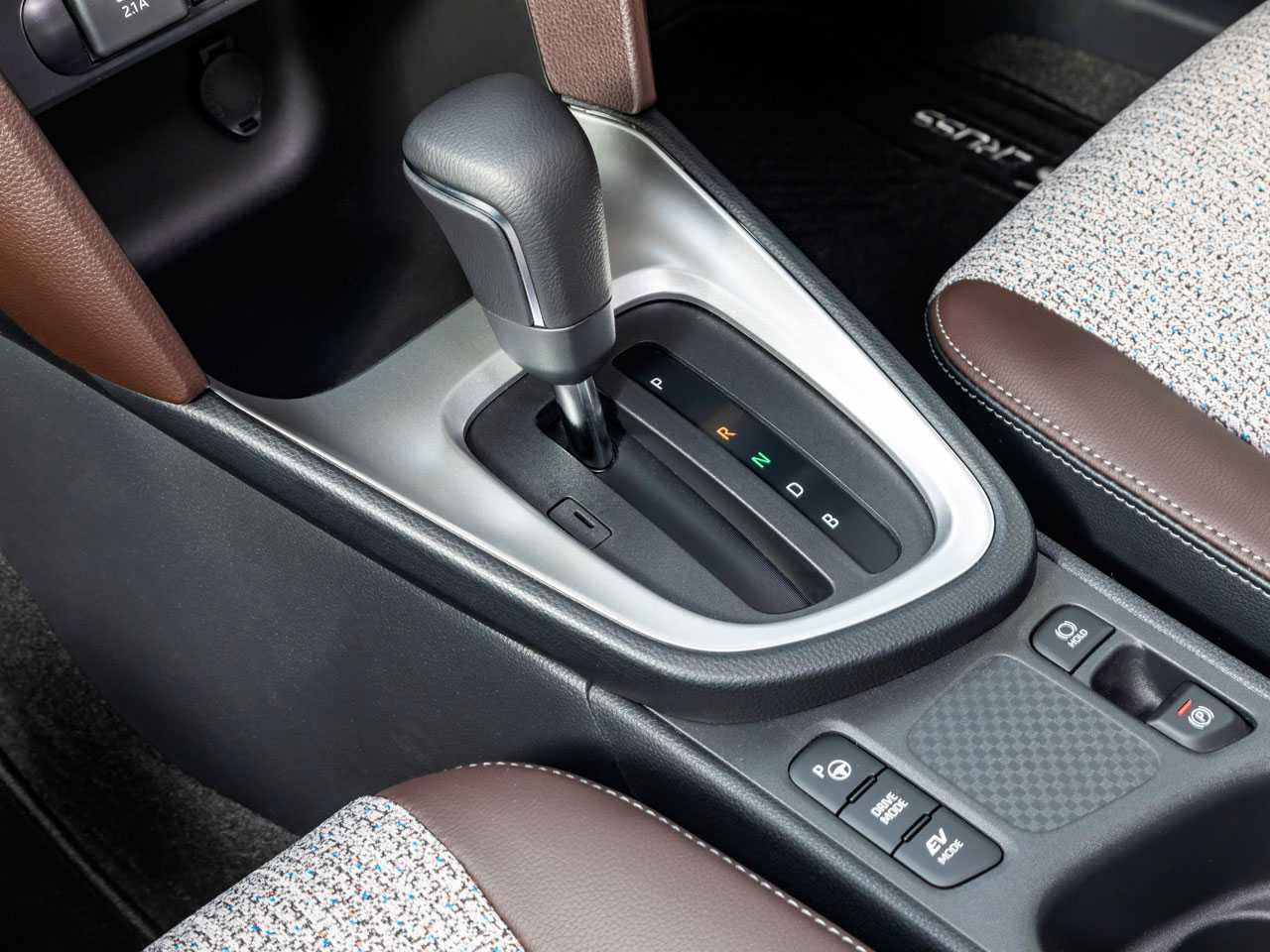 Toyota�yaris-cross 2021 - c�mbio