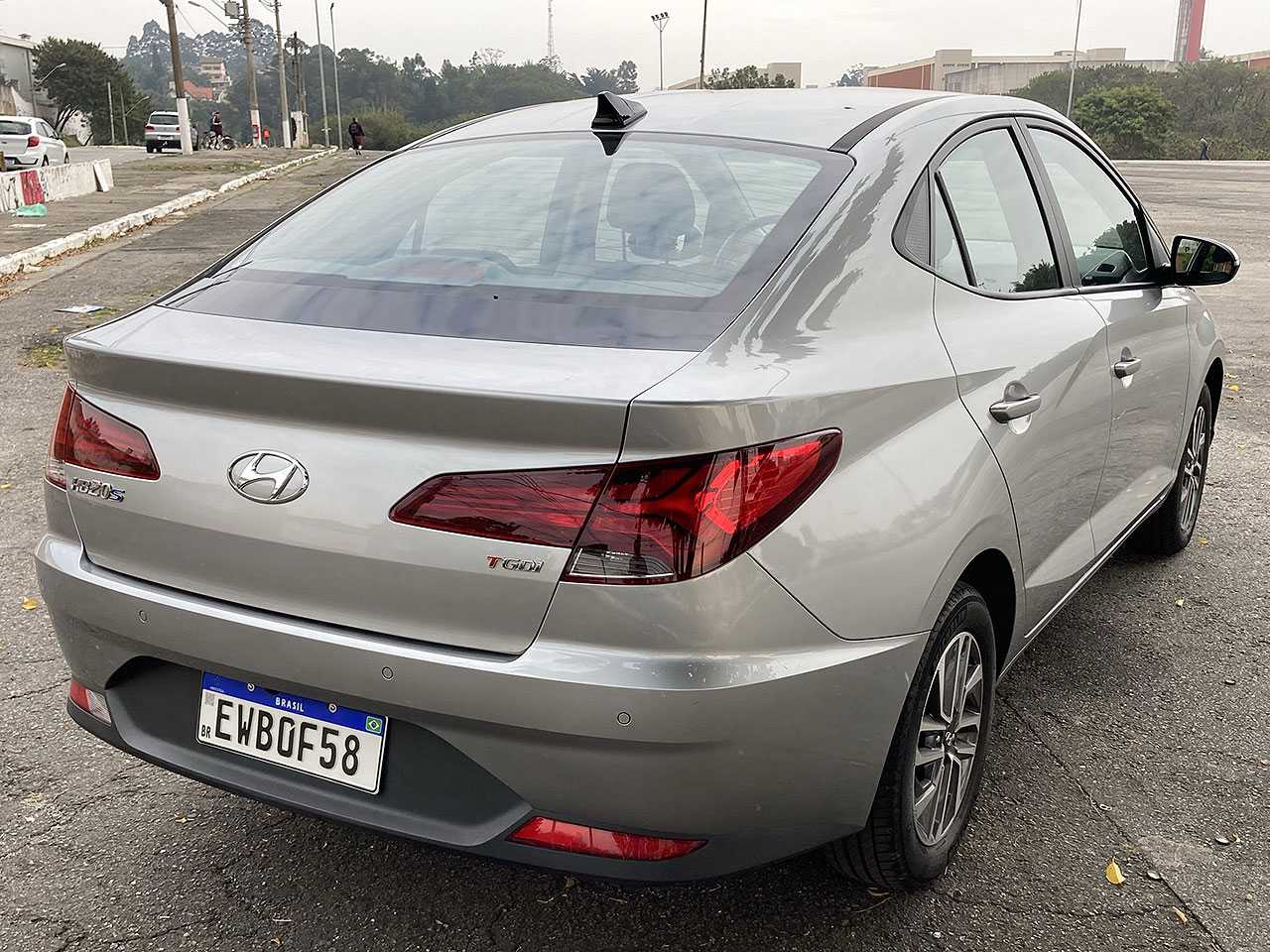 HyundaiHB20S 2021 - ngulo traseiro