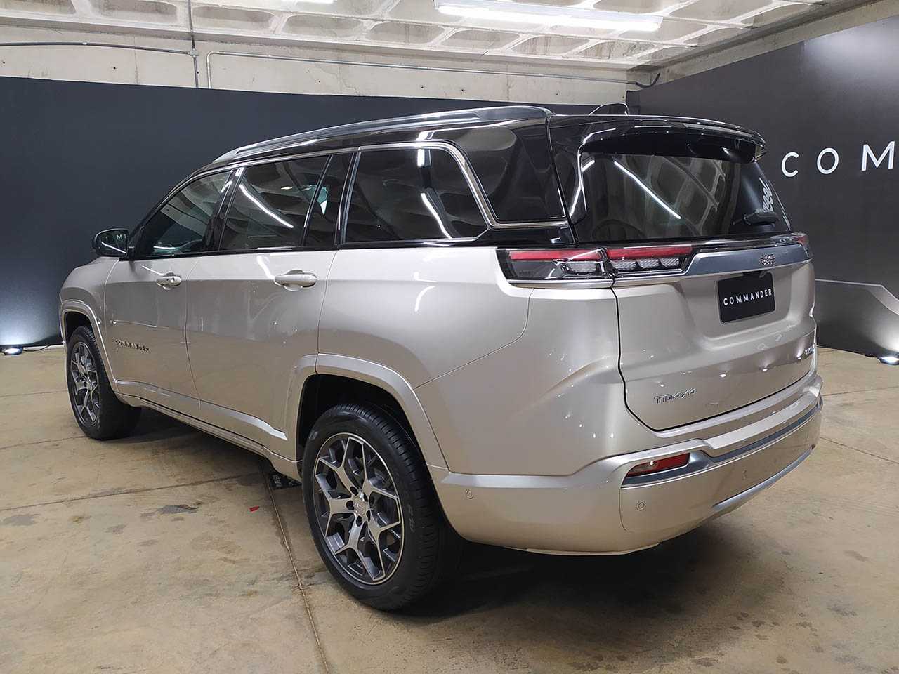 Jeep�Commander 2022 - �ngulo traseiro