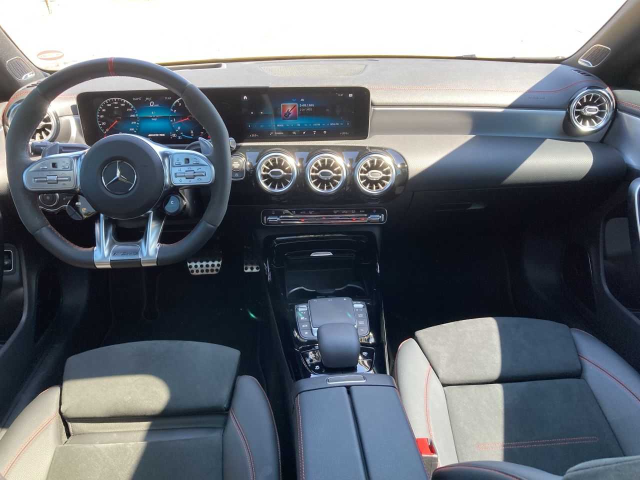 Mercedes-BenzCLA 2021 - console central