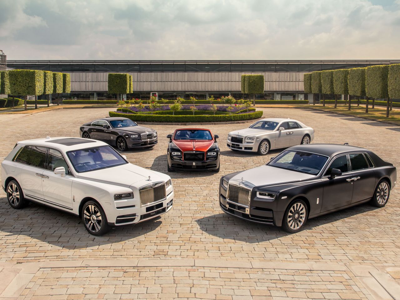 Rolls-Royce celebra recorde de vendas em 2021