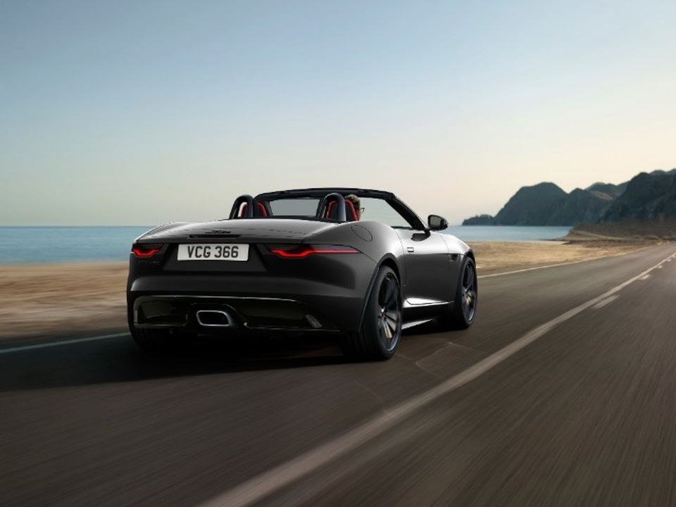 Jaguar�F-Type 2022 - �ngulo traseiro