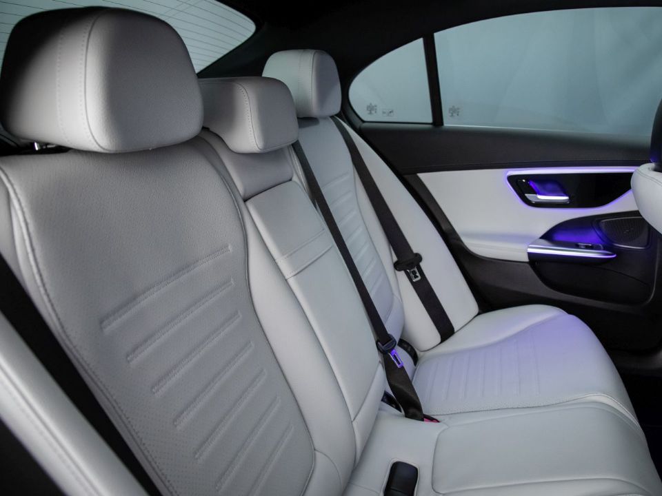Mercedes-Benz�Classe C 2022 - bancos traseiros