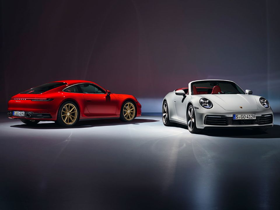 Acima o Porsche 911 Carrera Coupé e o 911 Carrera Cabriolet