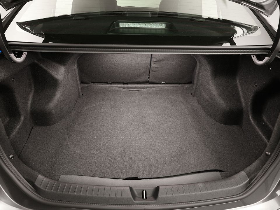 Toyota�Yaris Sed� 2023 - porta-malas