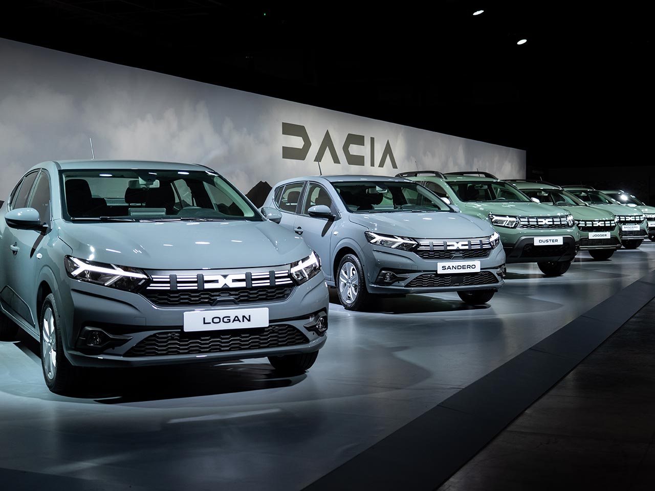 Detalhe da gama atual da Dacia na Europa
