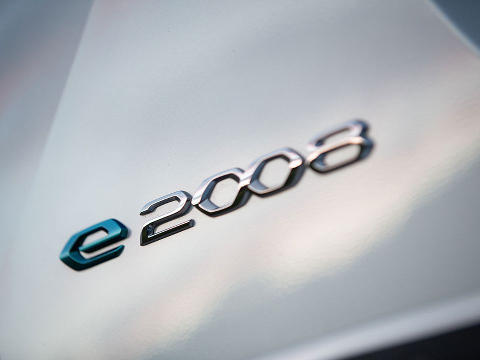 Peugeot e-2008