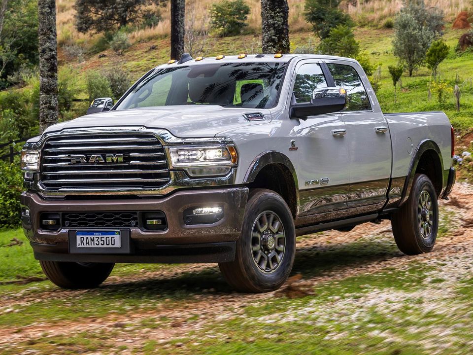 Acima a Ram 3500 em sua versão Limited Longhorn