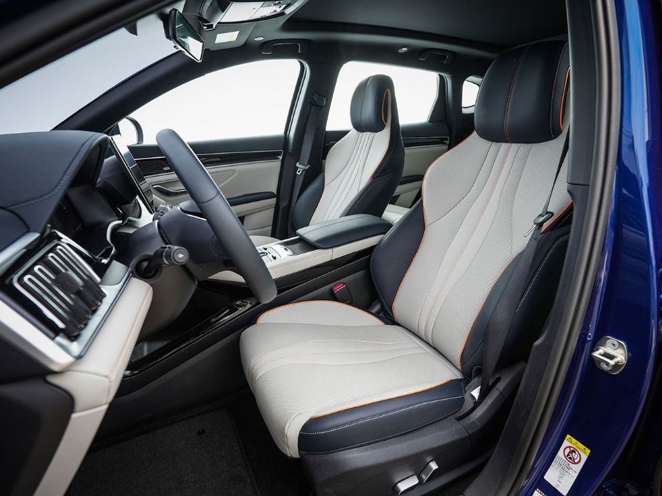 BYD�Song Plus DM-i 2023 - bancos dianteiros