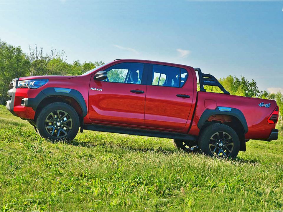Toyota�Hilux 2023 - lateral