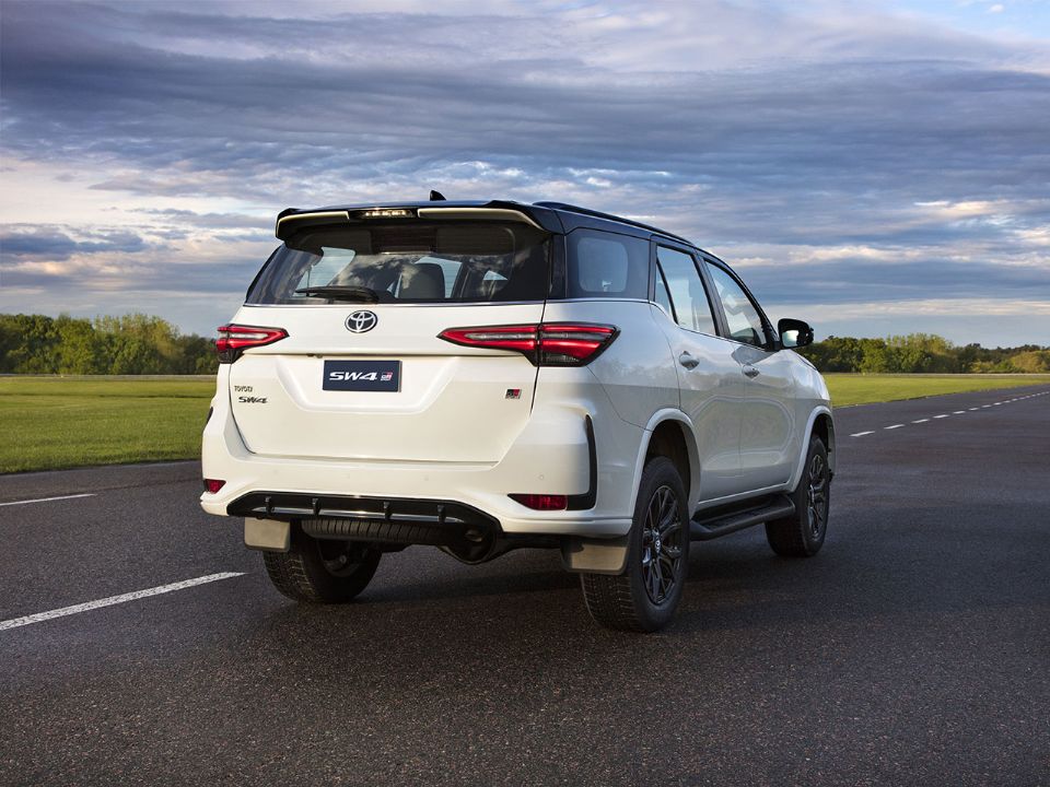 Toyota�SW4 2023 - �ngulo traseiro